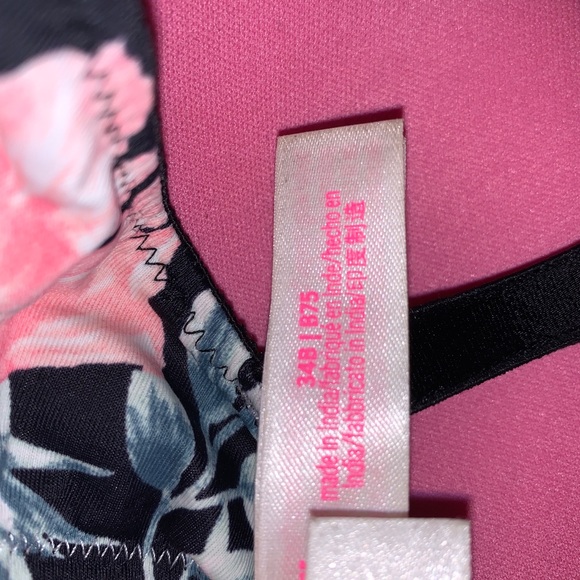 PINK Victoria’s Secret bra - Picture 4 of 5